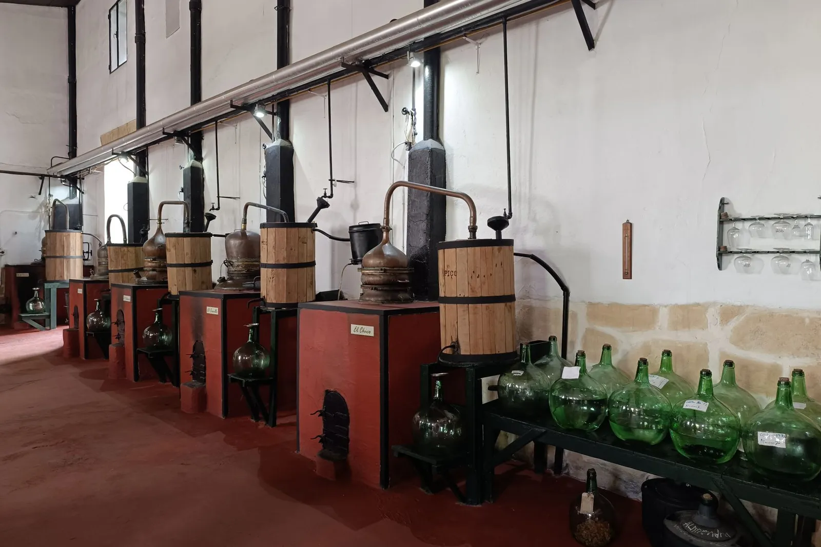 Distillery copper still (illustrative picture, not the producer)