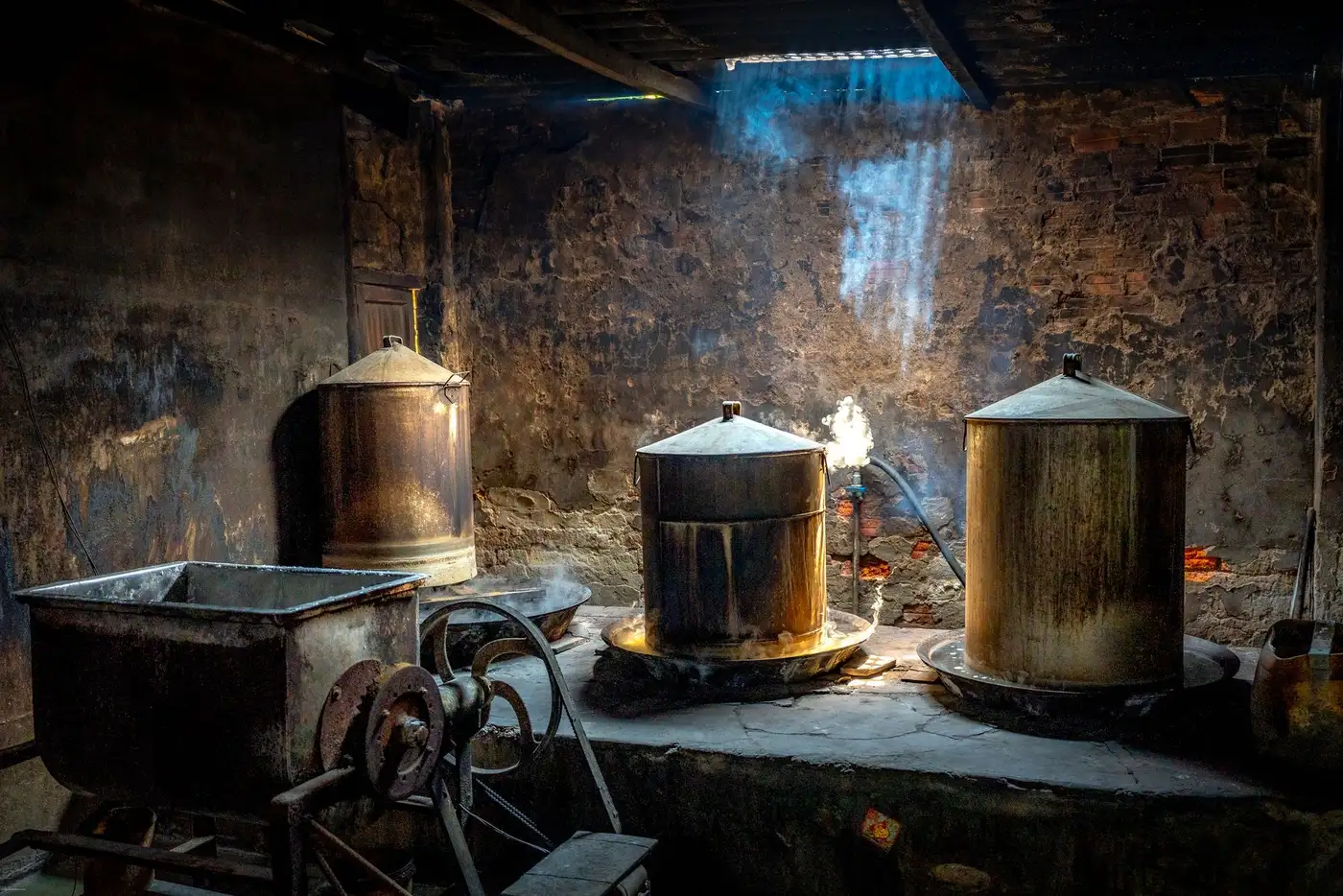 Distillery copper still (illustrative picture, not the producer)